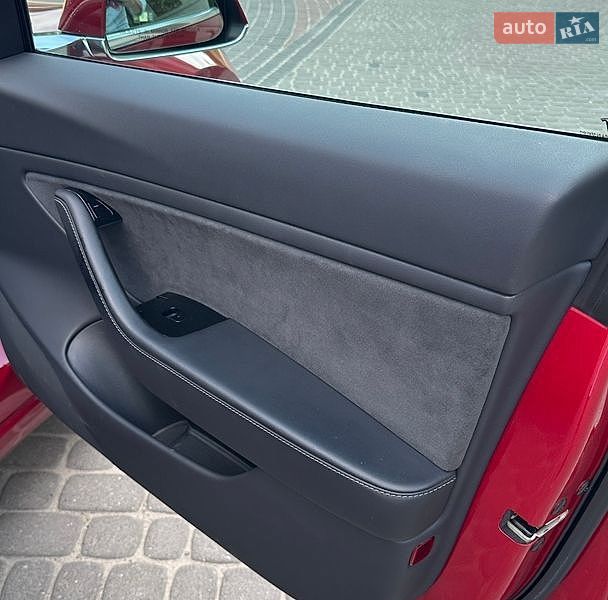 Седан Tesla Model 3 2019 в Львові