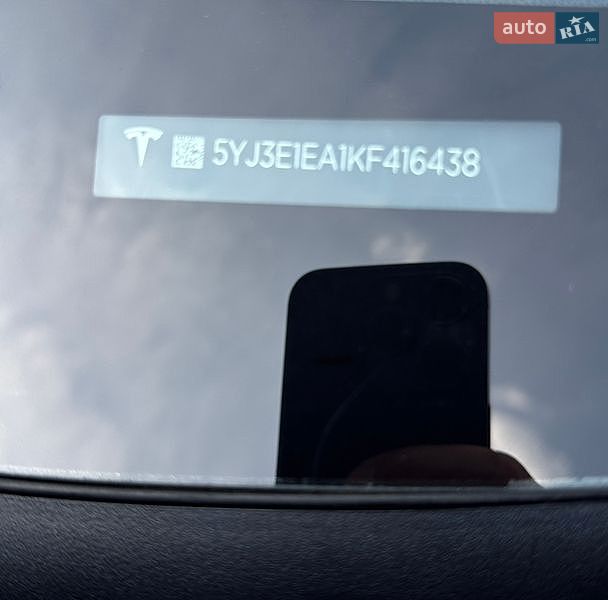 Седан Tesla Model 3 2019 в Львові