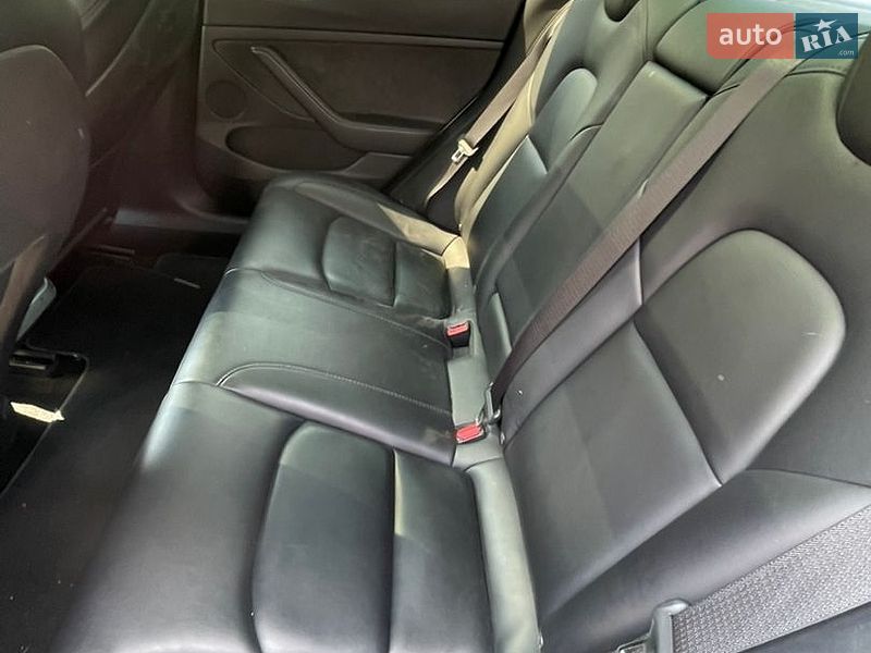 Седан Tesla Model 3 2021 в Киеве