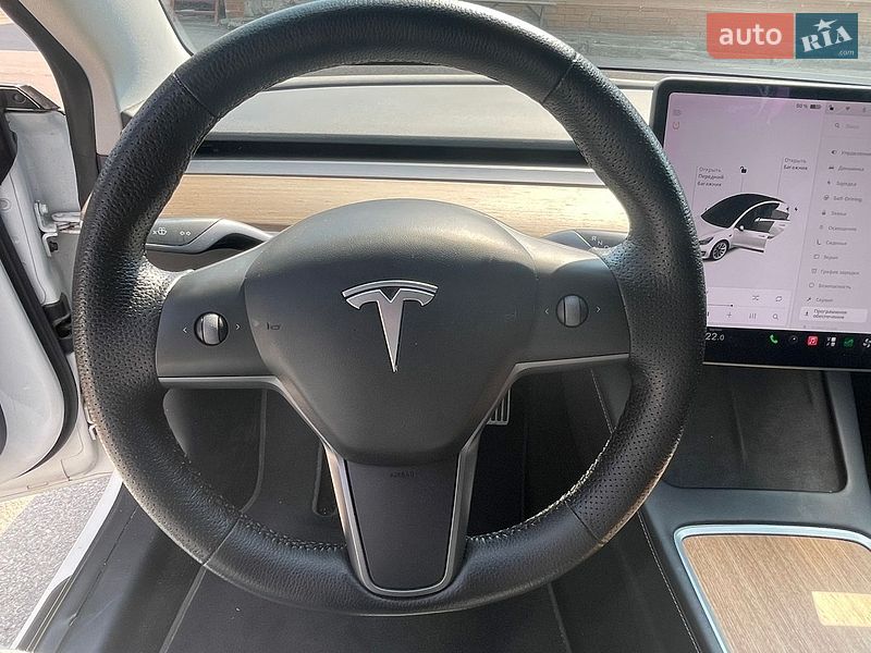 Седан Tesla Model 3 2021 в Киеве