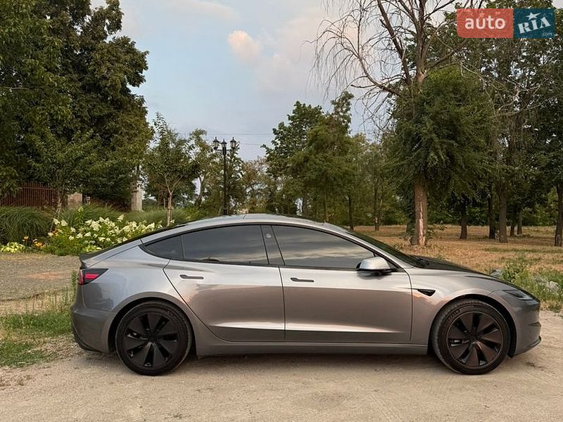 Седан Tesla Model 3 2024 в Білій Церкві