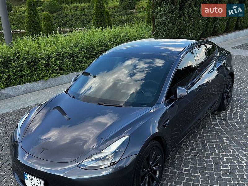Седан Tesla Model 3 2021 в Дніпрі
