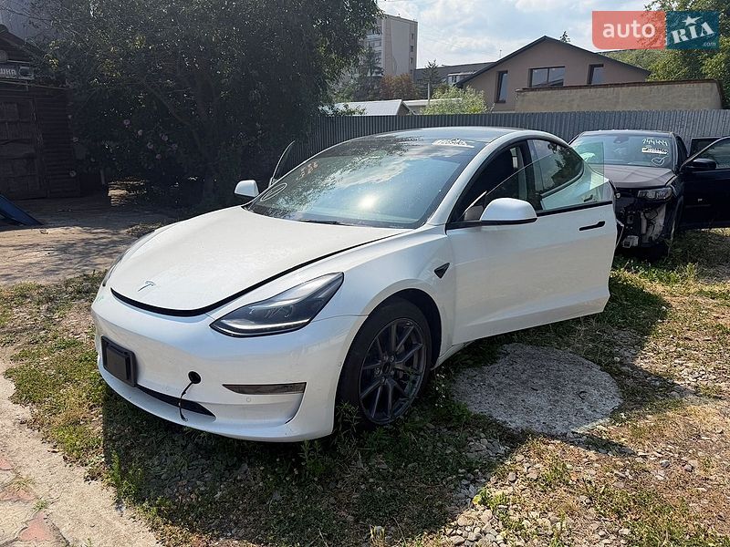 Седан Tesla Model 3 2023 в Коломиї