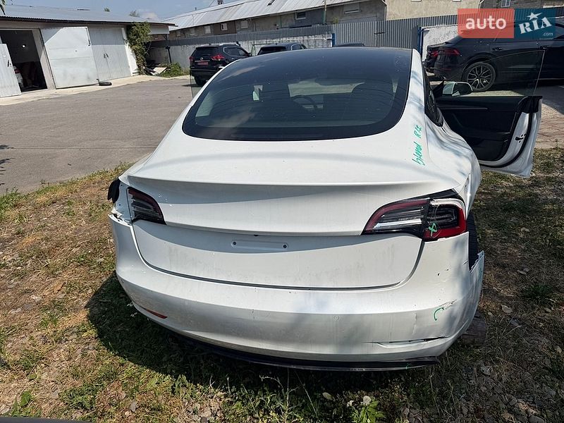 Седан Tesla Model 3 2023 в Коломиї