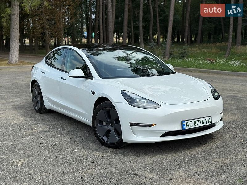 Седан Tesla Model 3 2021 в Луцке
