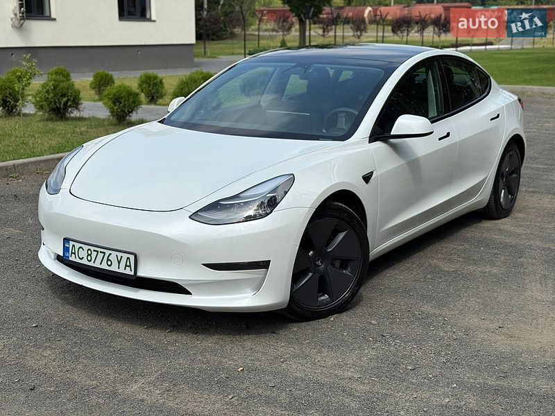Седан Tesla Model 3 2021 в Луцке
