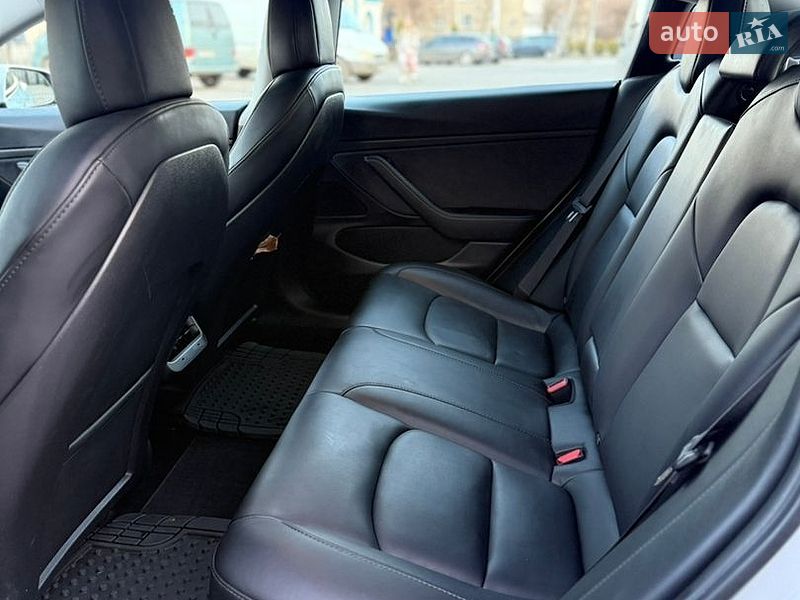 Седан Tesla Model 3 2021 в Луцке