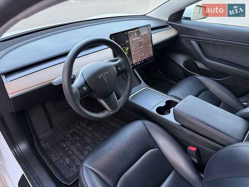 Седан Tesla Model 3 2021 в Луцке