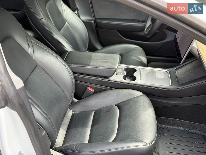 Седан Tesla Model 3 2021 в Луцке