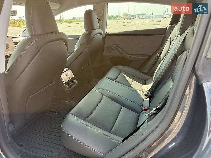 Седан Tesla Model 3 2024 в Львові