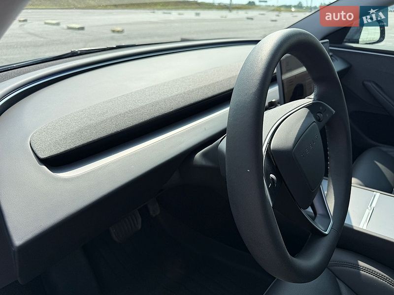 Седан Tesla Model 3 2024 в Львові