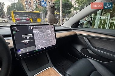 Седан Tesla Model 3 2019 в Киеве