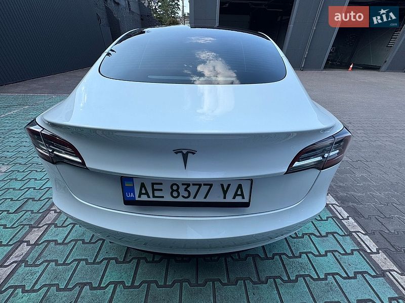 Седан Tesla Model 3 2021 в Каменском