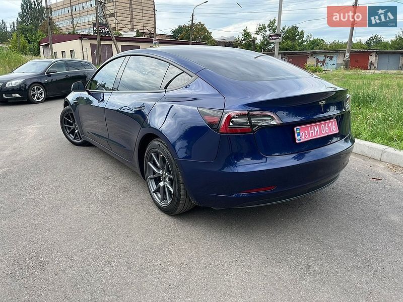 Седан Tesla Model 3 2022 в Кривом Роге