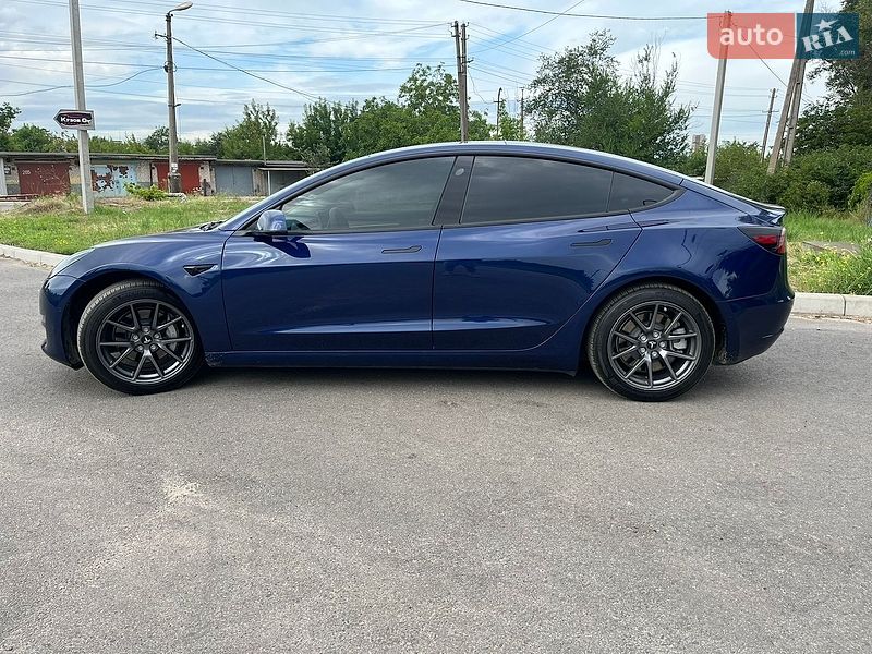Седан Tesla Model 3 2022 в Кривом Роге