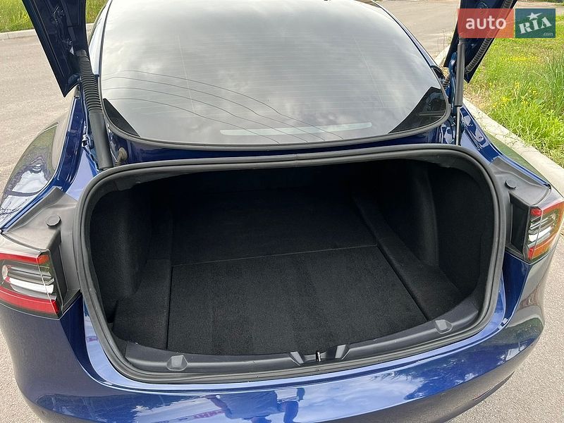 Седан Tesla Model 3 2022 в Кривом Роге