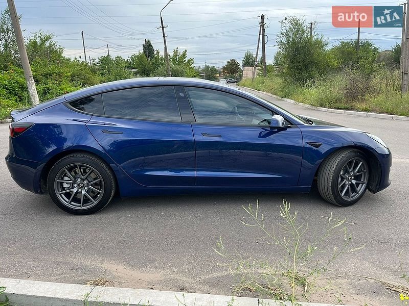 Седан Tesla Model 3 2022 в Кривом Роге