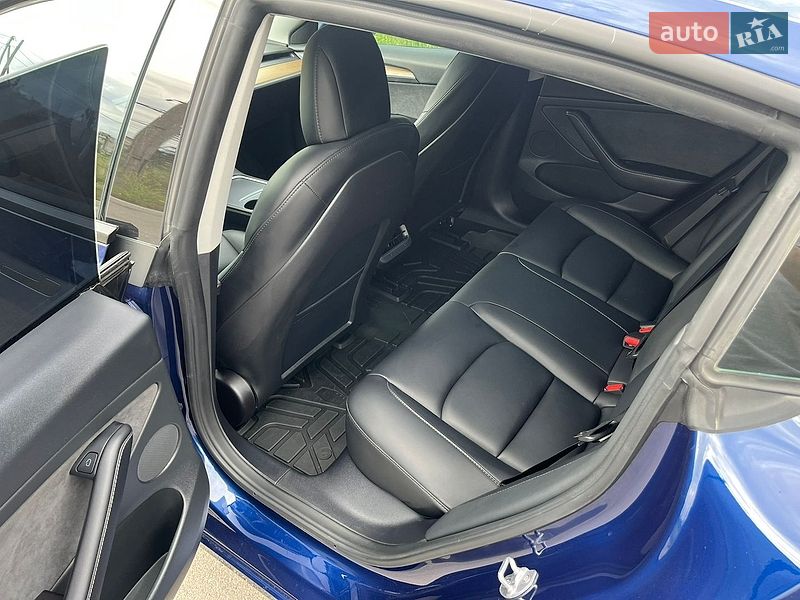 Седан Tesla Model 3 2022 в Кривом Роге