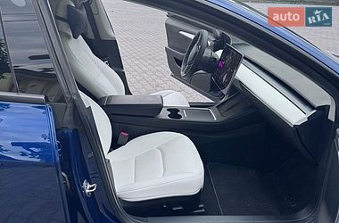 Седан Tesla Model 3 2021 в Городке