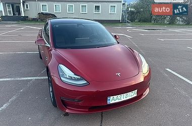Седан Tesla Model 3 2018 в Львове