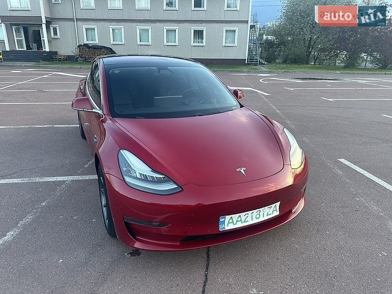 Седан Tesla Model 3 2018 в Львове