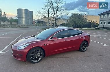 Седан Tesla Model 3 2018 в Львове