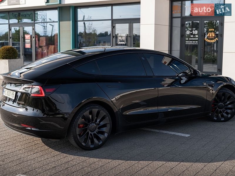 Седан Tesla Model 3 2023 в Львові