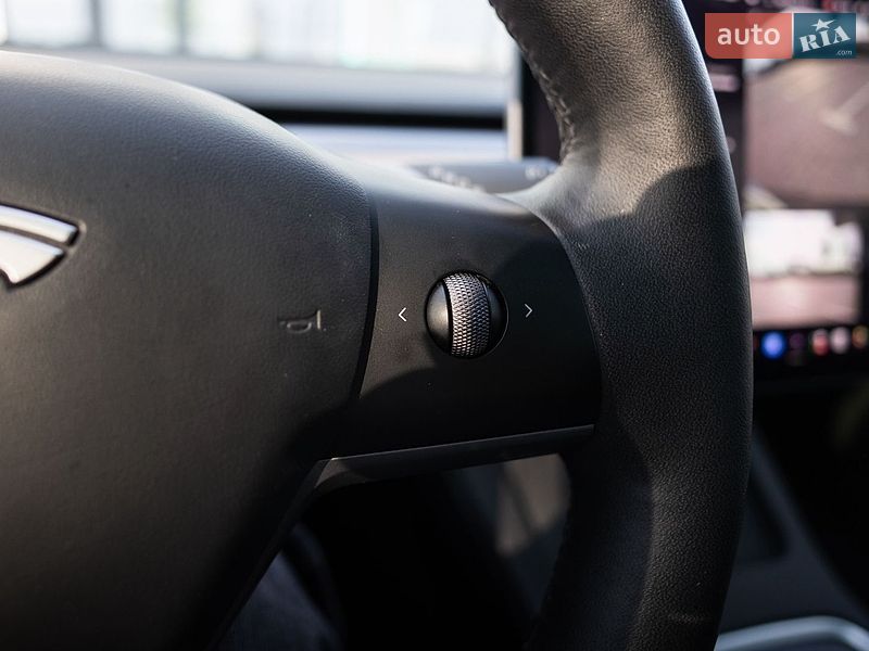 Седан Tesla Model 3 2023 в Львові