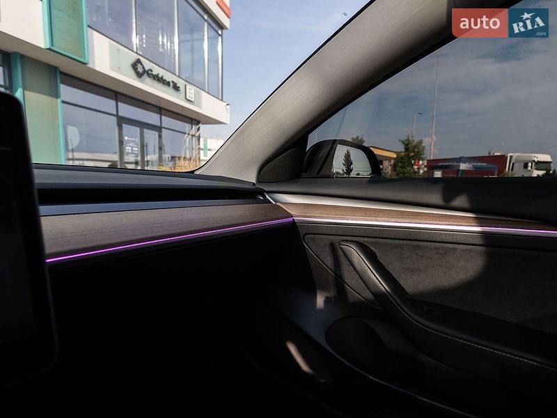 Седан Tesla Model 3 2023 в Львові