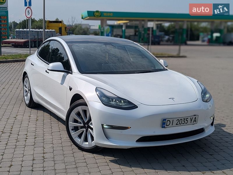 Седан Tesla Model 3 2021 в Ивано-Франковске