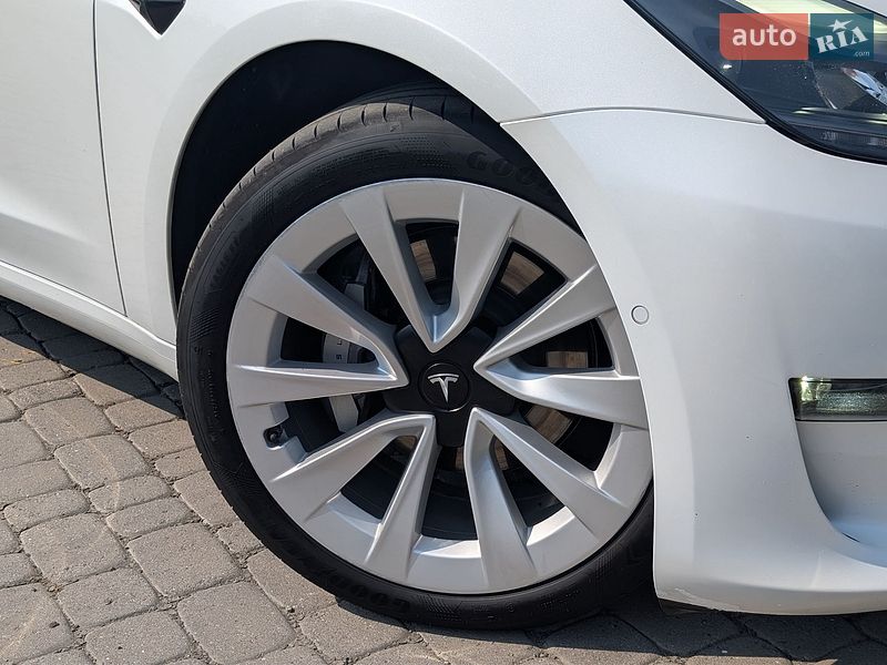 Седан Tesla Model 3 2021 в Ивано-Франковске