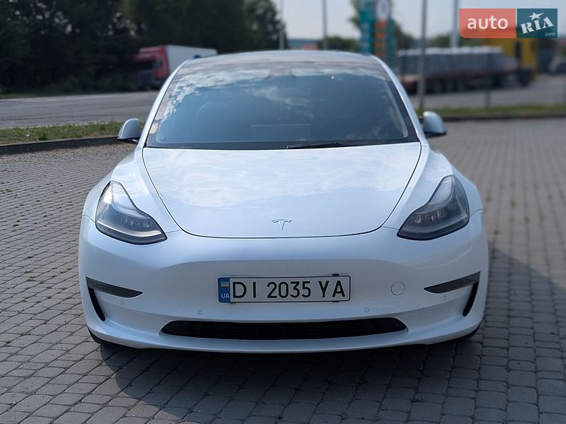 Седан Tesla Model 3 2021 в Ивано-Франковске