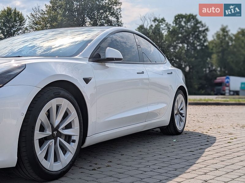 Седан Tesla Model 3 2021 в Ивано-Франковске