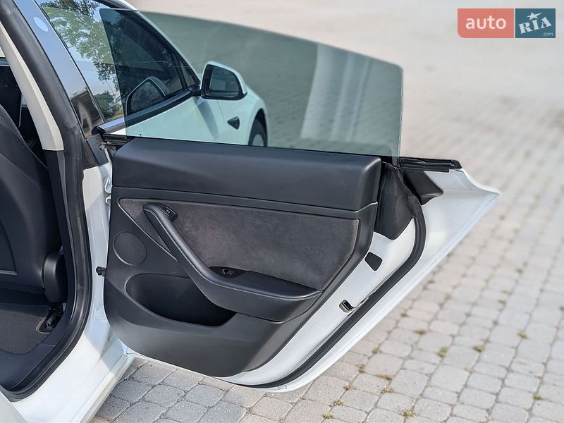 Седан Tesla Model 3 2021 в Ивано-Франковске