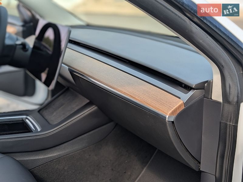 Седан Tesla Model 3 2021 в Ивано-Франковске