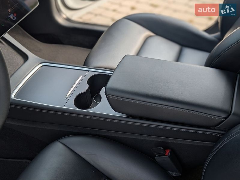 Седан Tesla Model 3 2021 в Ивано-Франковске