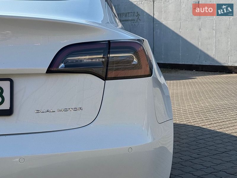 Седан Tesla Model 3 2022 в Черноморске