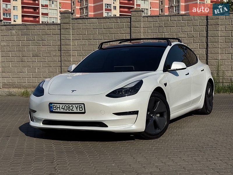 Седан Tesla Model 3 2022 в Черноморске