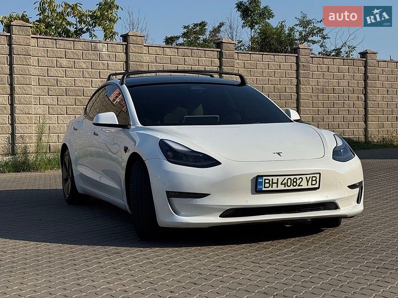 Седан Tesla Model 3 2022 в Черноморске