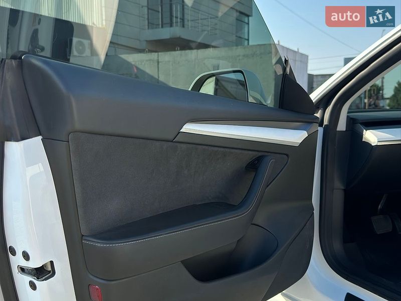 Седан Tesla Model 3 2022 в Черноморске