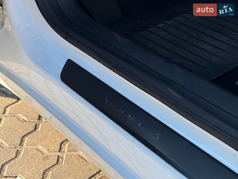 Седан Tesla Model 3 2022 в Черноморске