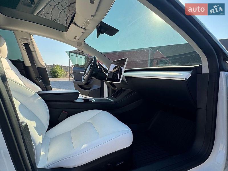 Седан Tesla Model 3 2022 в Черноморске
