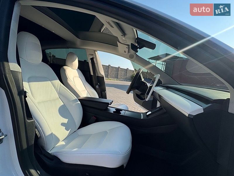 Седан Tesla Model 3 2022 в Черноморске