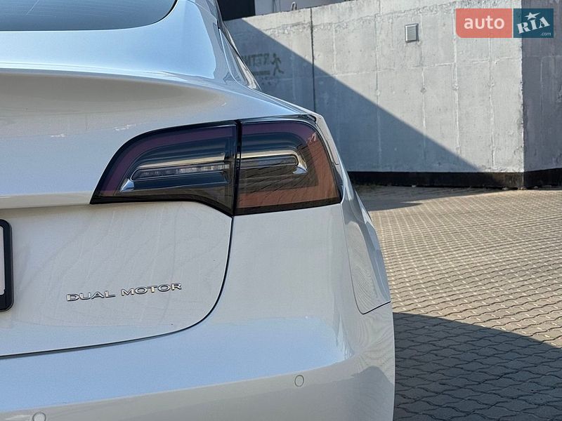 Седан Tesla Model 3 2022 в Черноморске