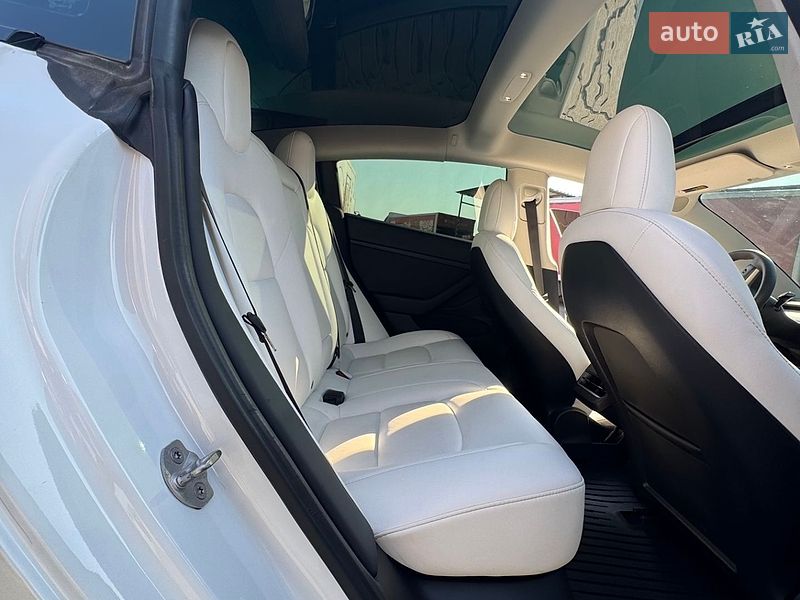 Седан Tesla Model 3 2022 в Черноморске