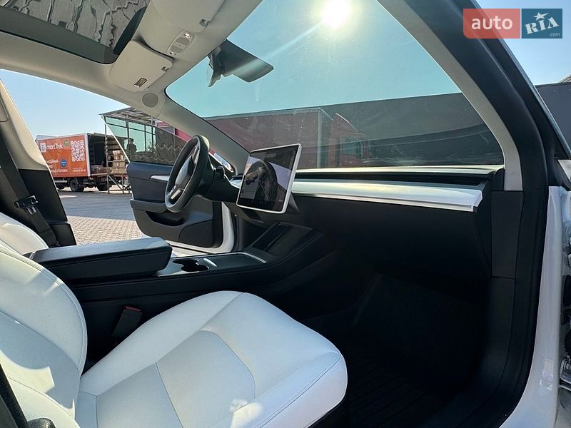 Седан Tesla Model 3 2022 в Черноморске
