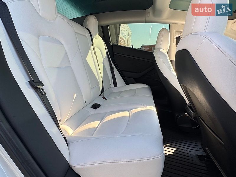 Седан Tesla Model 3 2022 в Черноморске