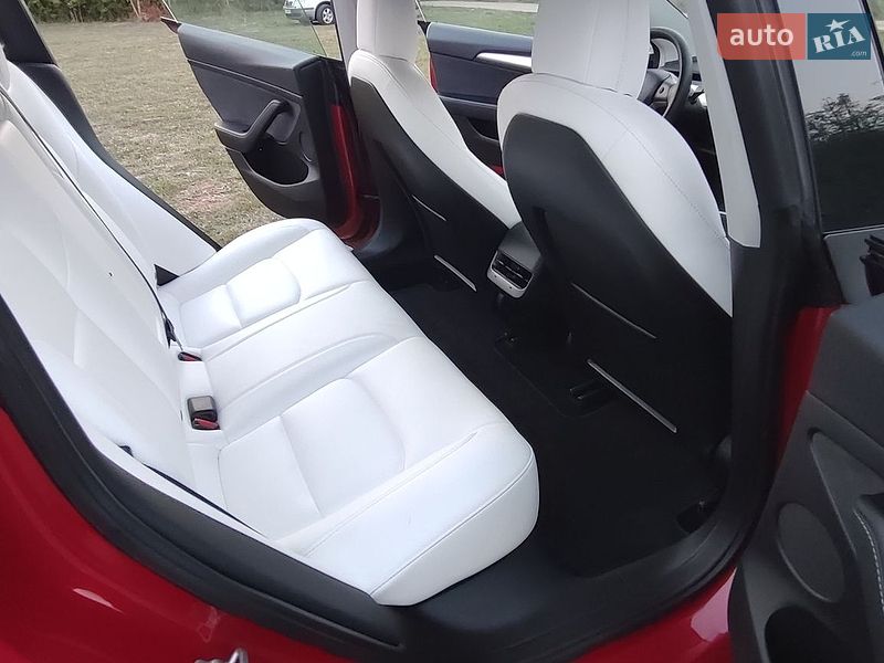Седан Tesla Model 3 2022 в Полтаві