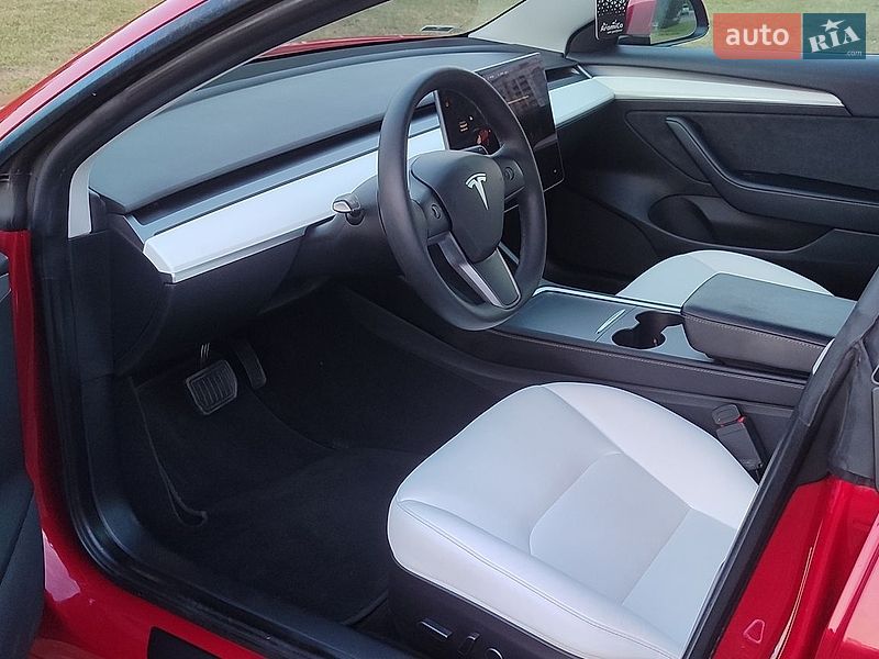 Седан Tesla Model 3 2022 в Полтаві