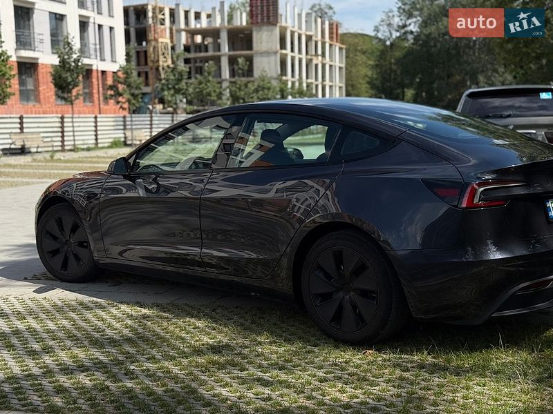 Седан Tesla Model 3 2025 в Самборе